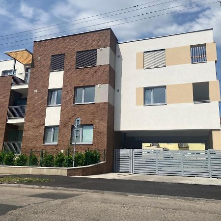 Maja Apartman Дунайска-Стреда Экстерьер фото